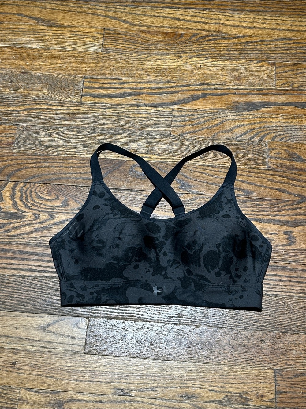 Under Armour Black Patterned Cross-Back Sports Bra new without tag.
